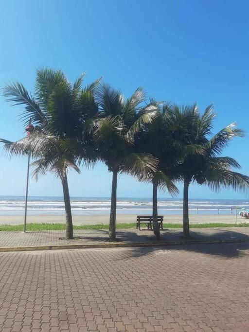 Casa Em Itanhaem Com 2 Quartos Garagem P 2 Carros, Churrasqueira, Piscina 200 M Da Praia Exterior foto